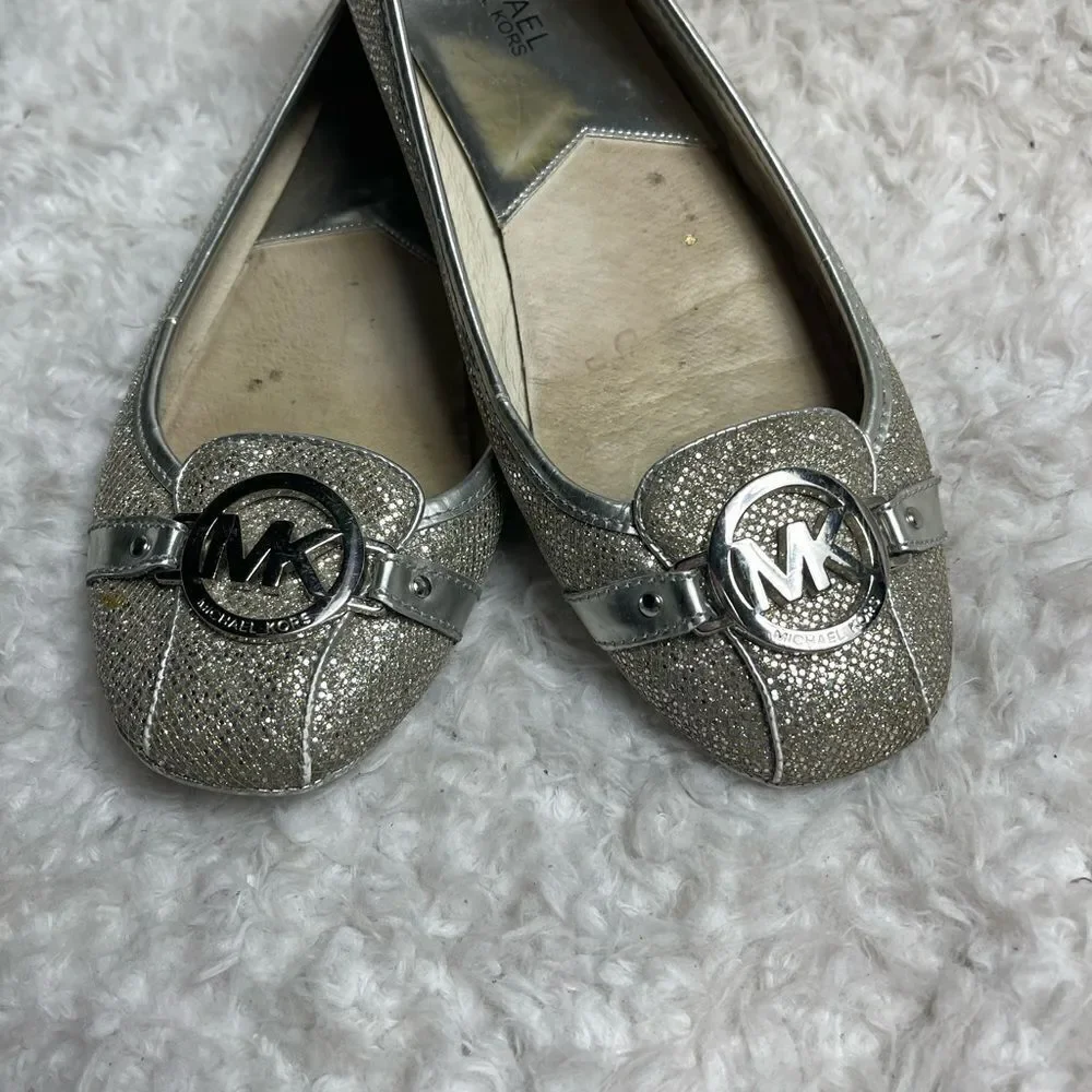 MICHAEL KORS SLIP ON MK LOGO SILVER GLITTER FLAT SHOES SIZE 10NARROW